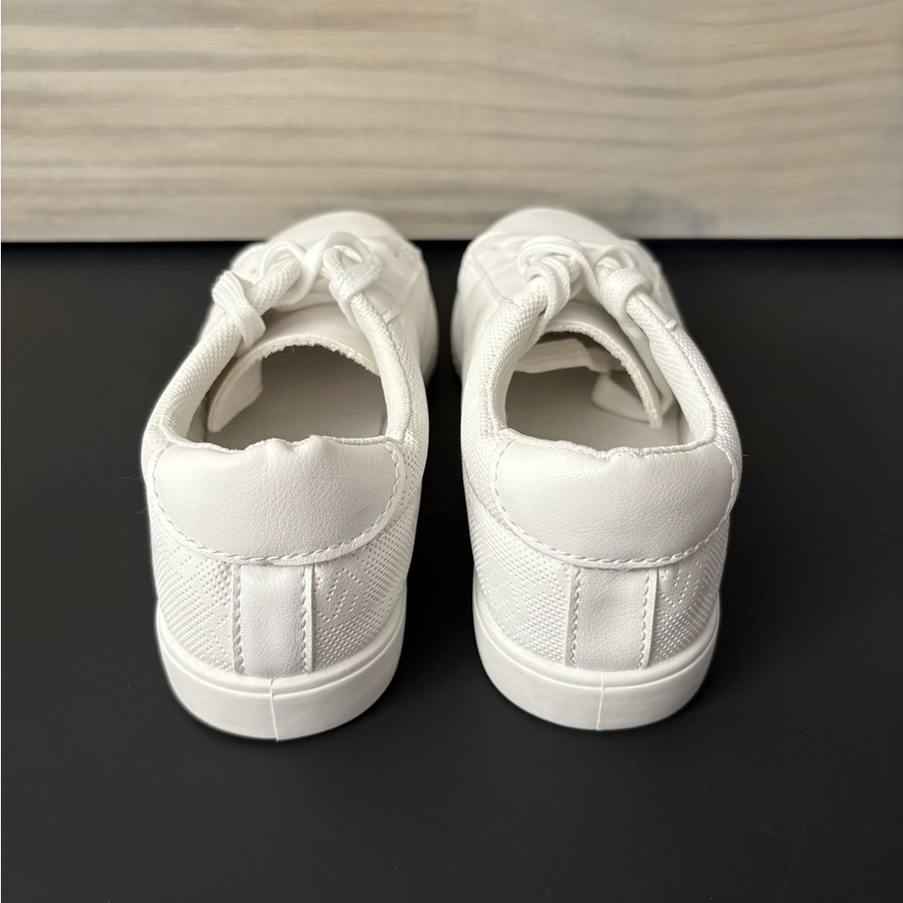 Like NEW Classic White Low-Top Sneakers - Picture 5 of 8